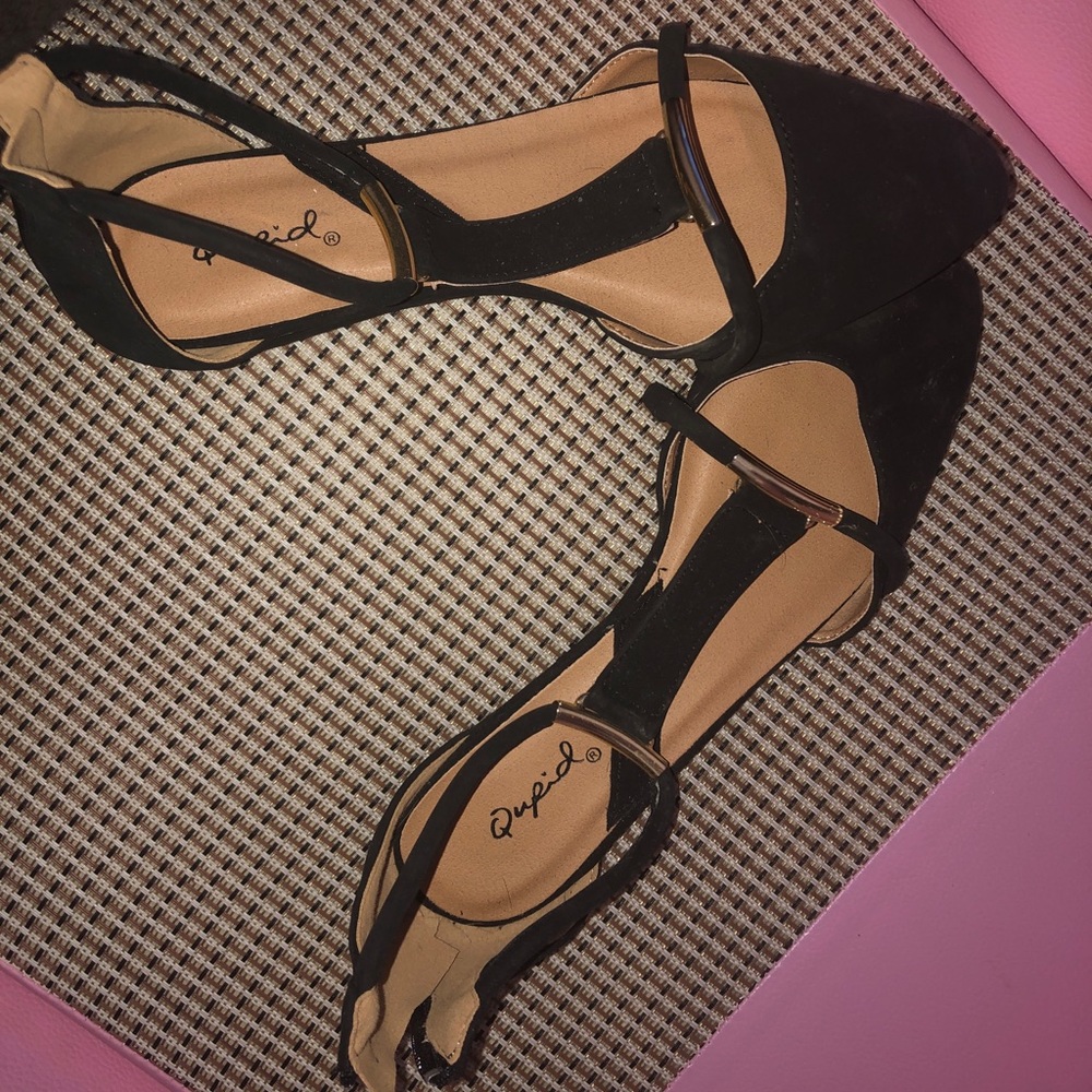 Qupid black flats w gold accents Never worn 5 1/2